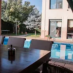 4-seasons Pool Near Meteora