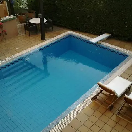4-seasons Pool Near Meteora * 特里卡拉