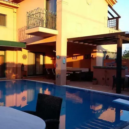 4-seasons Pool Near Meteora Villa Tríkala