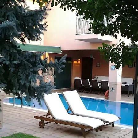 别墅 4-seasons Pool Near Meteora 特里卡拉