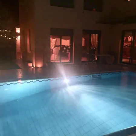 4-seasons Pool Near Meteora Villa *