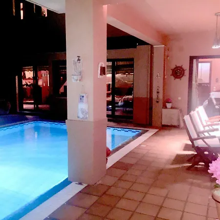 4-seasons Pool Near Meteora Villa