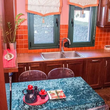 4-seasons Pool Near Meteora