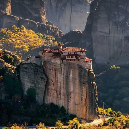 4-seasons Pool Near Meteora