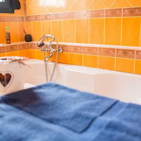 4-seasons Pool Near Meteora فيلة