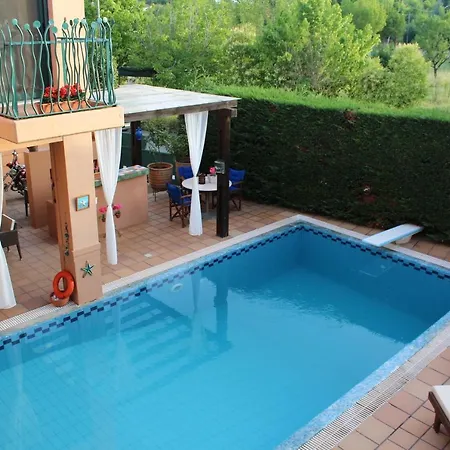 4-seasons Pool Near Meteora فيلة *