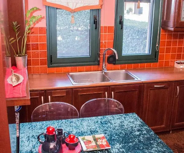 4-seasons Pool Near Meteora