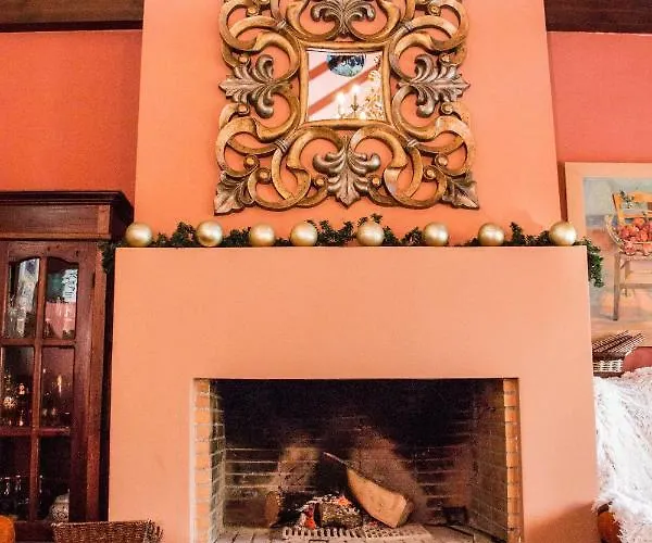 4-seasons Pool Near Meteora *