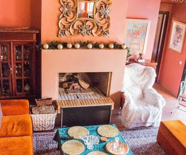 4-seasons Pool Near Meteora