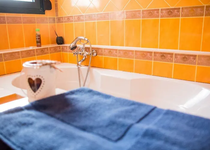 4-seasons Pool Near Meteora Villa